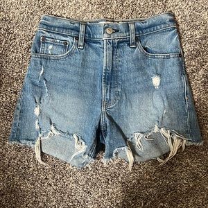 Abercrombie & Fitch High Rise 4” Mom Short